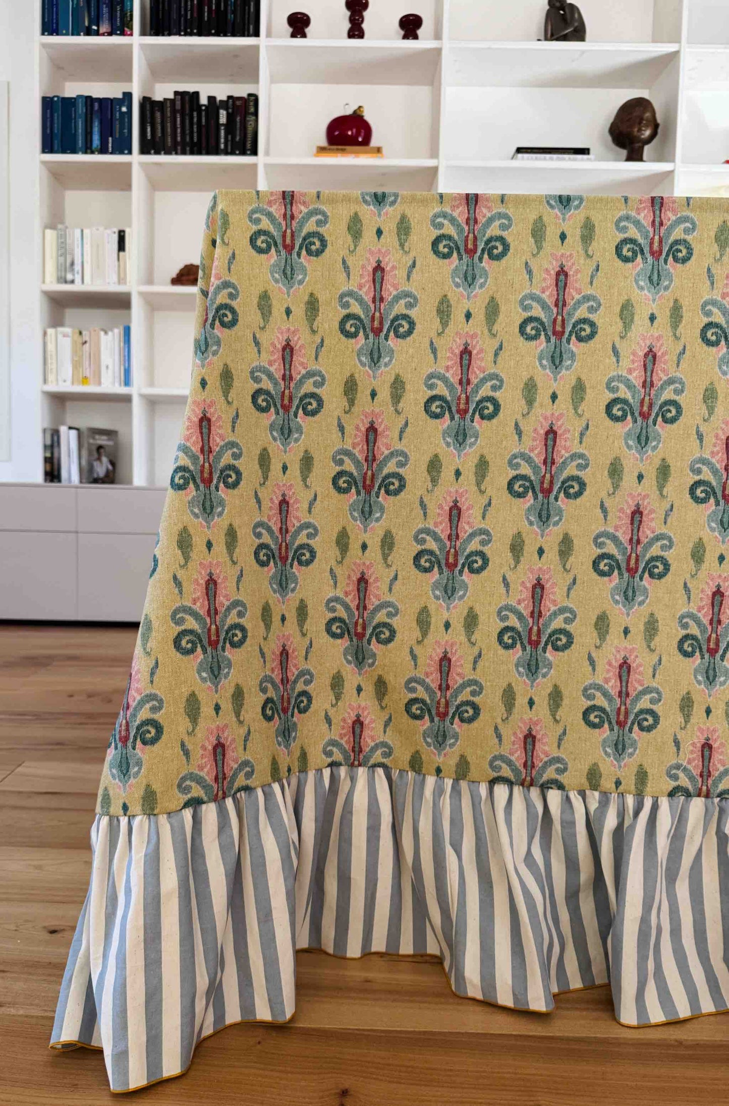 Tovaglia Ikat Volant