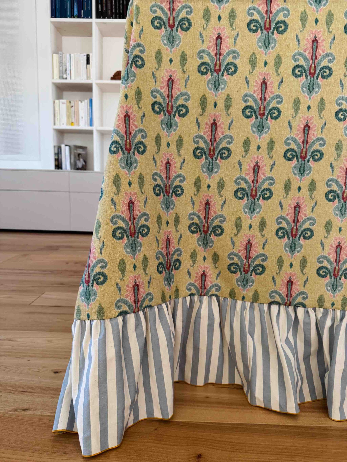 Tovaglia Ikat Volant